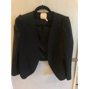 Cropped, three-quarter sleeve blazer